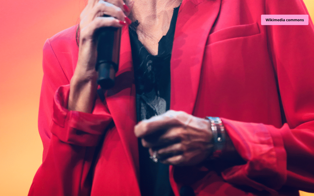 US Homeland Security Deportation Statistics 2025 - Port St Lucie Talks Bar graph depicting 515,000 deportations by US Homeland Security in 2025 with 70% criminal charges.